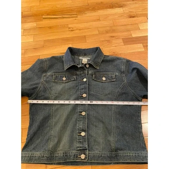Cabi Women's Blue Denim Jacket Size L Classic Button Front Trucker Style - Picture 4 of 4